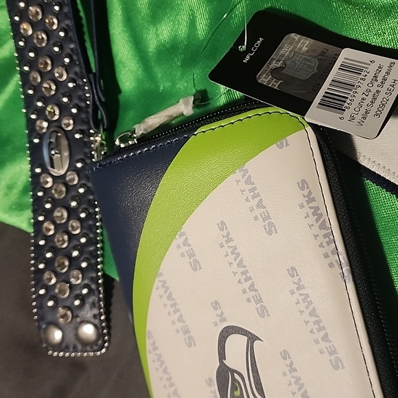 NFL SEATTLE SEAHAWKS WALLET/ WRISTLET NWT - Picture 4 of 6